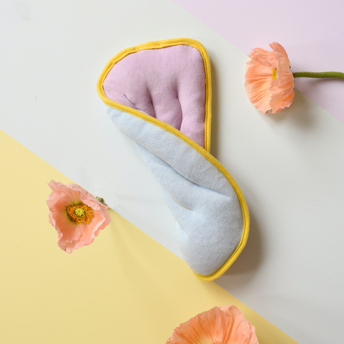 Bouillotte de règles couleurs pastelles violette et bleue avec bordure jaune