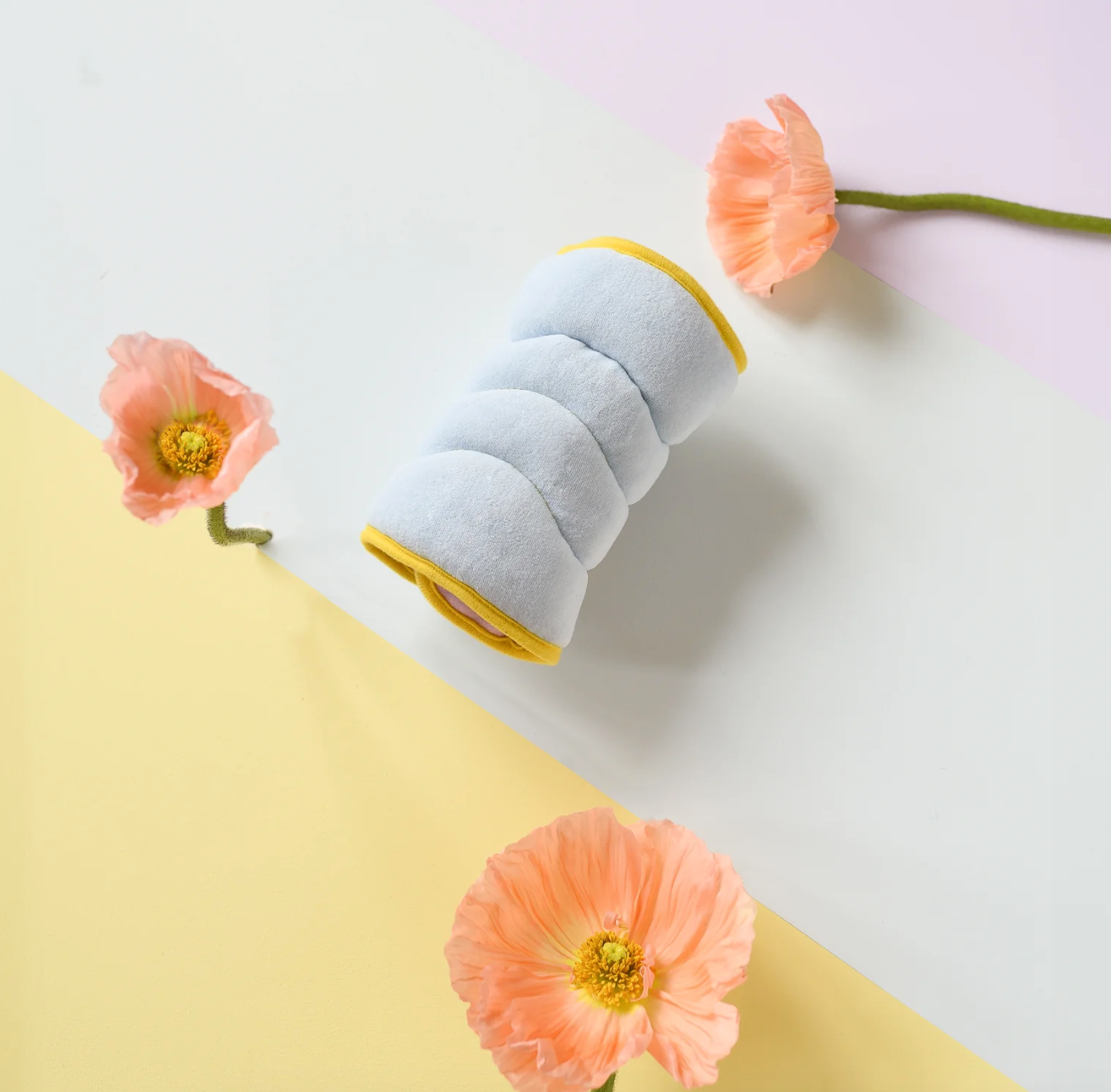 Bouillotte de règles couleurs pastelles violette et bleue avec bordure jaune 