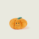 Peluche bouillotte citrouille orange toute douce, vue de face, avec un sourire brodé et une petite tige verte sur le dessus.