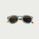 Lunettes de soleil pour enfants avec monture ronde à motif vichy bleu et moutarde, branches souples moutarde, et verres noirs polarisés – modèle Hop'Pop CAT4, conçu pour une haute protection anti-UV.