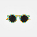 Lunettes de soleil pour enfants avec monture ronde à motif vichy bleu et moutarde, branches souples moutarde, et verres noirs polarisés – modèle Hop'Pop CAT4, conçu pour une haute protection anti-UV.