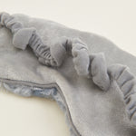 Gros plan vue arrière du masque Warmies avec bande élastique recouverte de tissu doux.