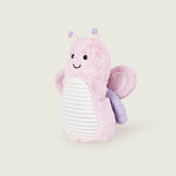 Peluche bouillotte juniors papillon, rose et violet pastel, avec ailes scintillantes, antennes et visage souriant , vue de profil