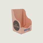 Petite boîte présentoir carton, vue trois-quarts.