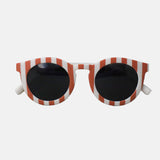 Paire de lunettes de soleil pour enfants catégorie 3, avec monture en TPEE rayée crème et brique. 