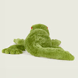 Peluche bouillotte déhoussable gecko verte, corps inférieur blanc, avec visage souriant et aplats rouge au niveau des yeux. Vue de dos et de la queue