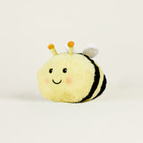 Peluche bouillotte juniors abeille jaune rayée noire, avec visage souriant et positionnée de profil