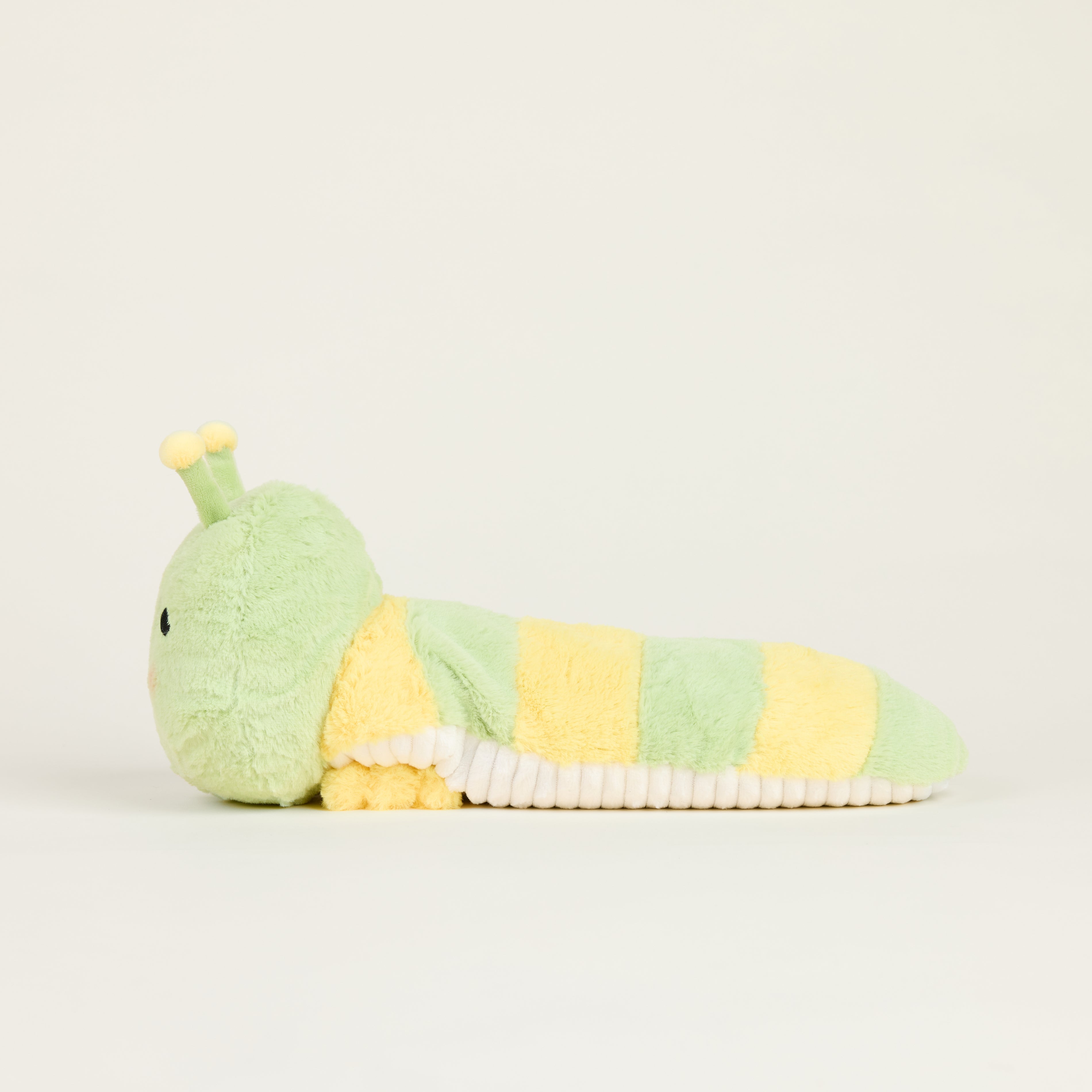 Peluche bouillotte juniors chenille, vert clair et rayée jaune avec antennes, vue de profil