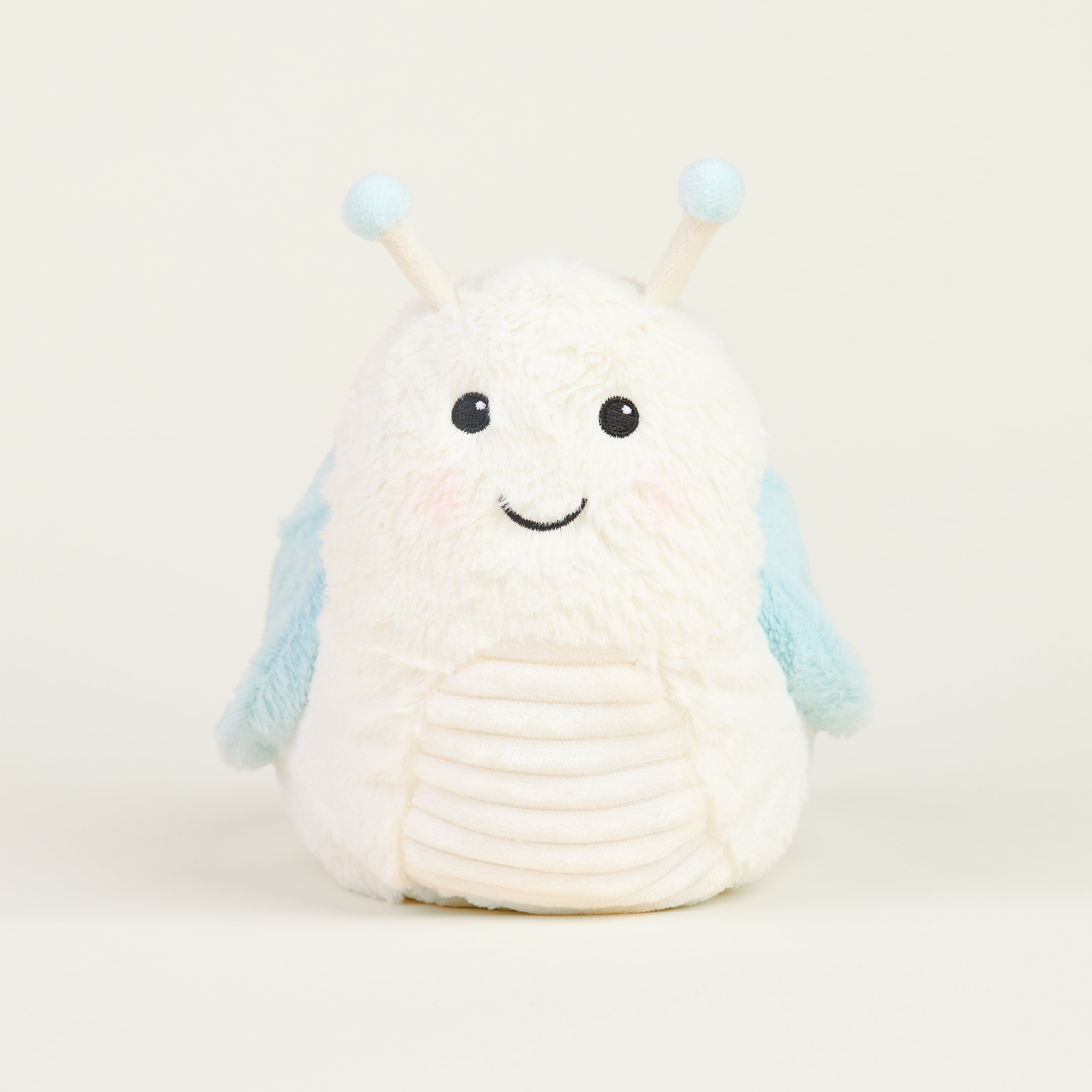 Peluche bouillotte escargot, blanc et bleu pastel, avec antennes et visage souriant, vue de face